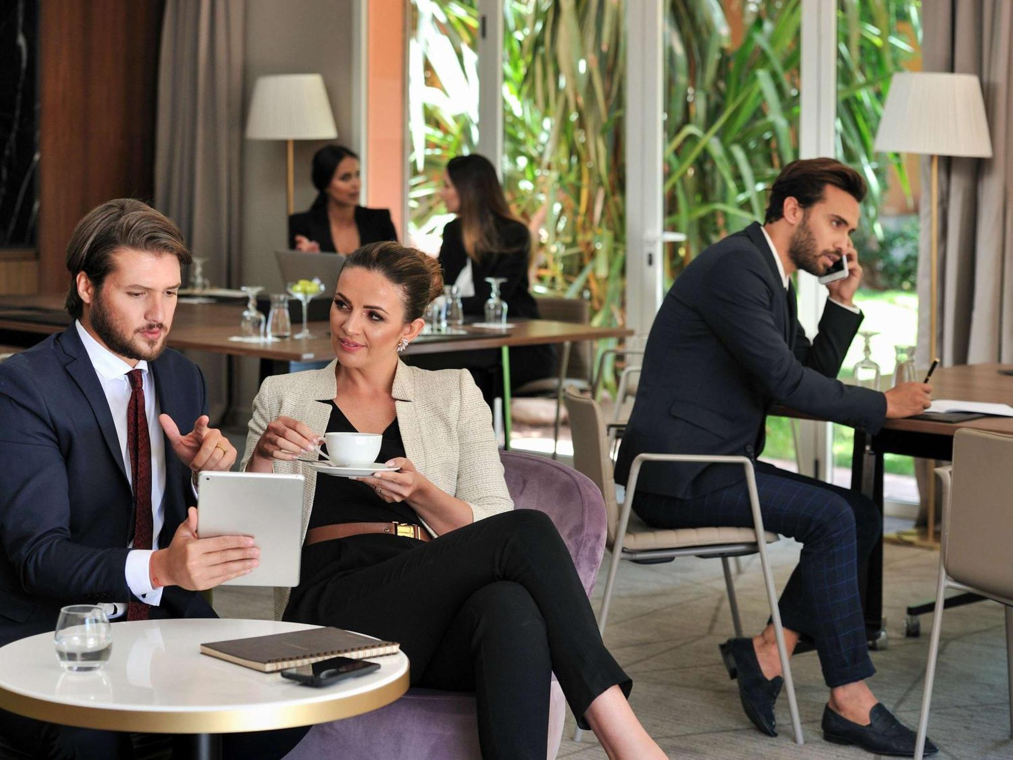 Sofitel Marrakech Palais Imperial & Spa Marrakesh Luaran gambar Businesspeople working in a hotel